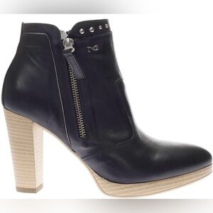 Nero Giardini Navy Boots in Excellent Condition, Made in Italy, Size 38 (7.5).